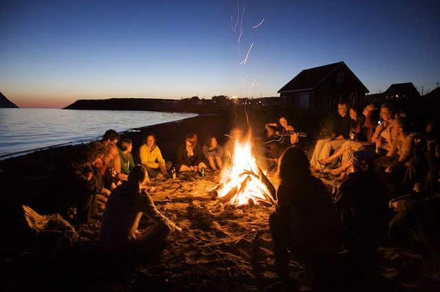 6 Advisable Tips on How to Throw a Beach Bonfire Party