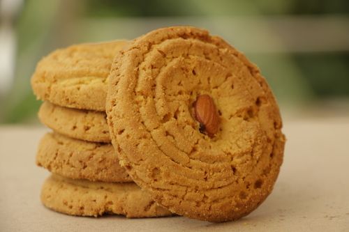 ALMOND BISCUIT RING